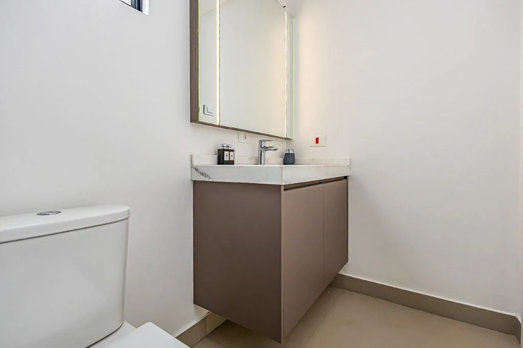Floor-to-ceiling windows in a 3-bedroom house, 137 m² — photo 23