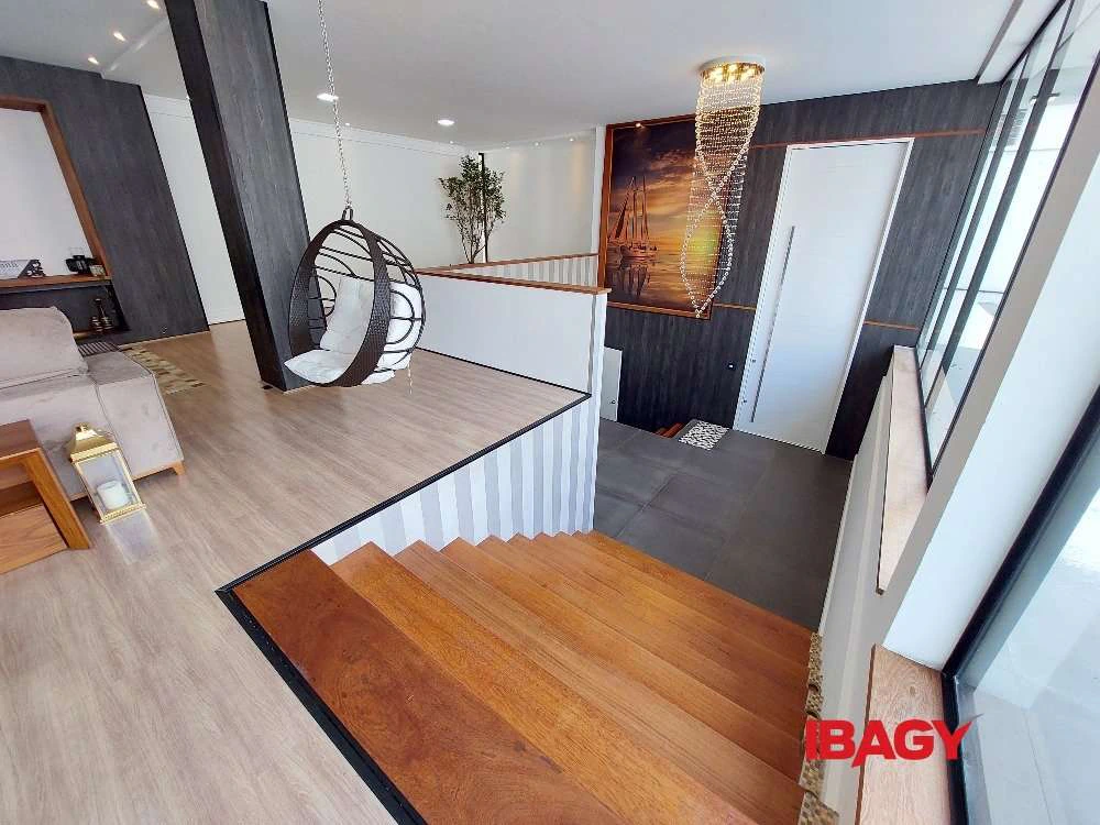 3 en-suite bedroom house with 300 m² and private BBQ — photo 5