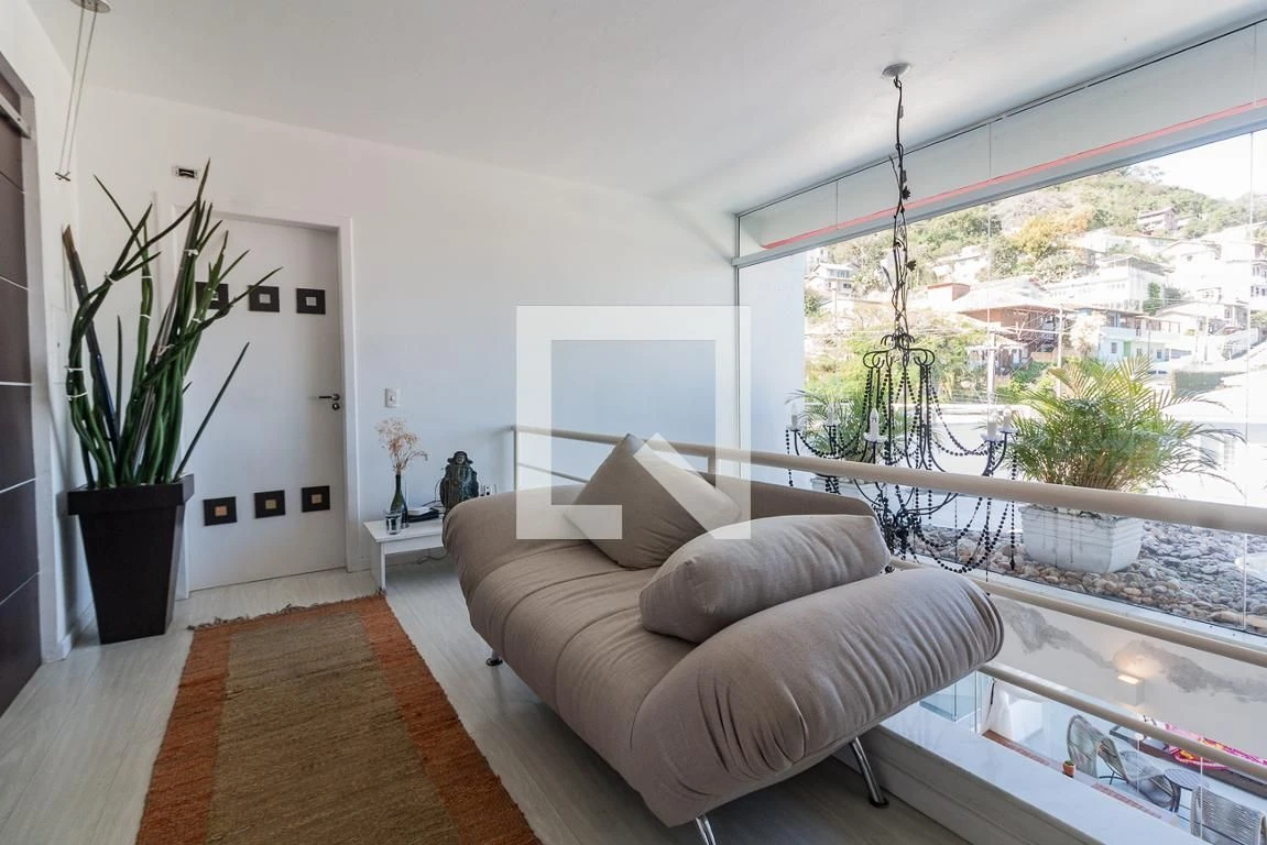Furnished studio in a building with a pool — photo 19