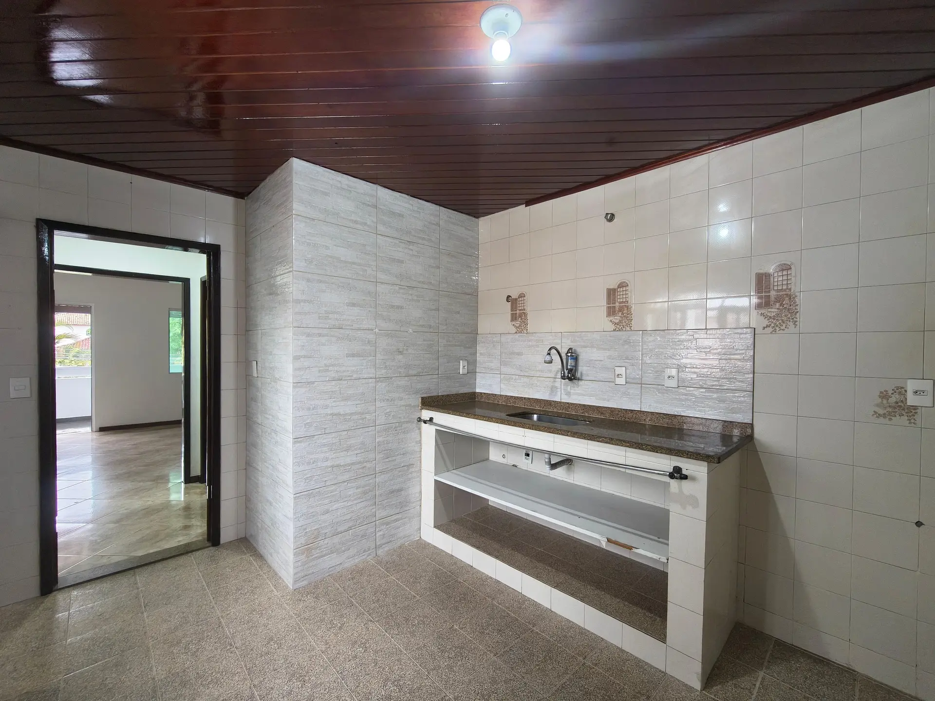 House with 3 bedrooms and an enclosed balcony — photo 6