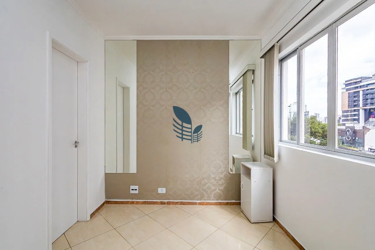 1-bedroom apartment with en-suite bathroom and separate kitchen — photo 14