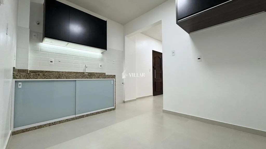 Wood or laminate floors in a 3-bedroom apartment, 80 m² — photo 22