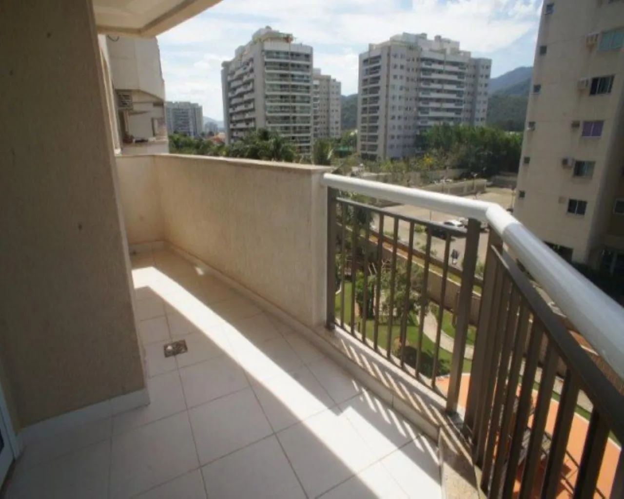 2-bedroom apartment with a mountain view — photo 17