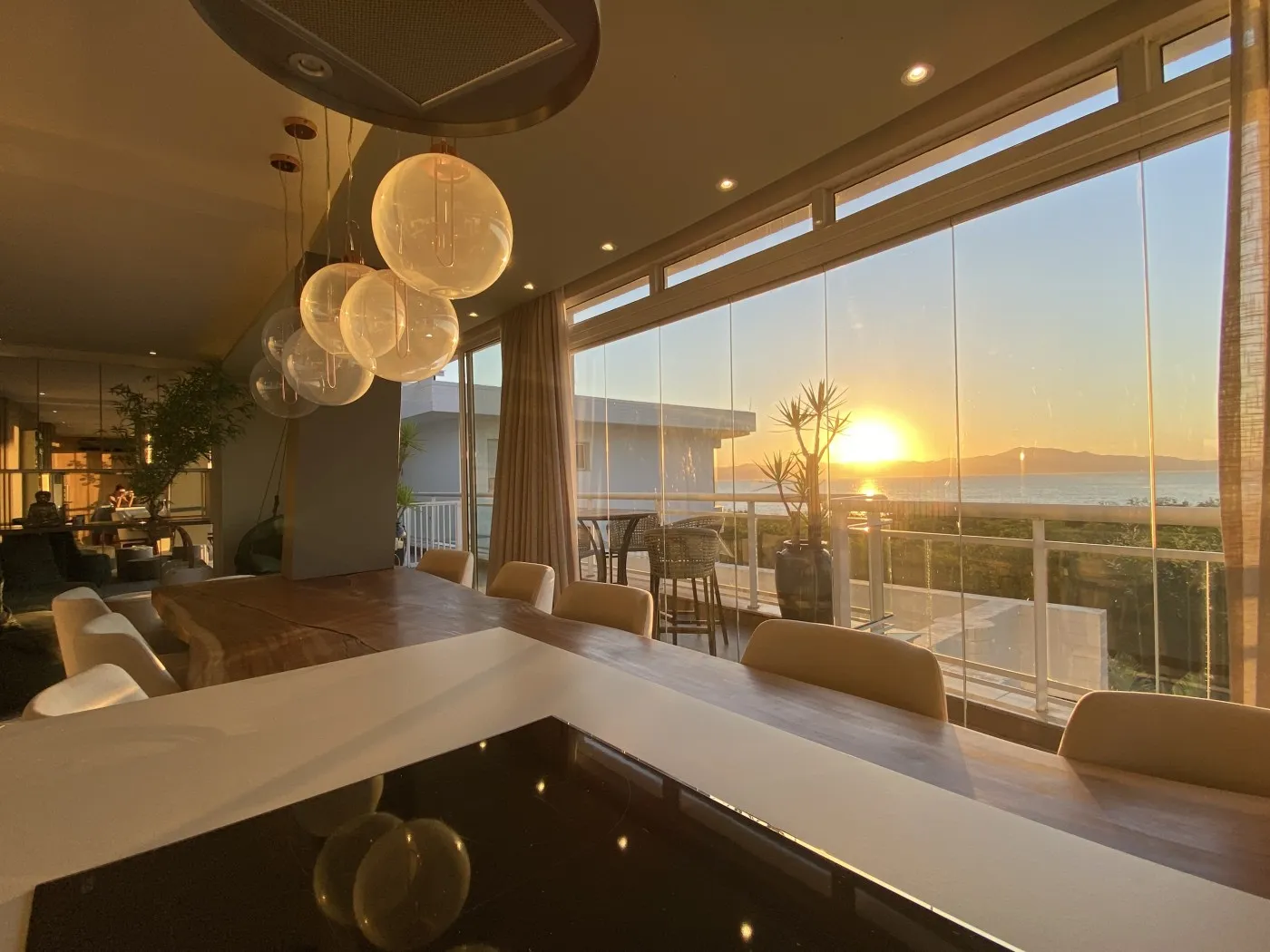 318 m² apartment with a bathtub and a water view — photo 19