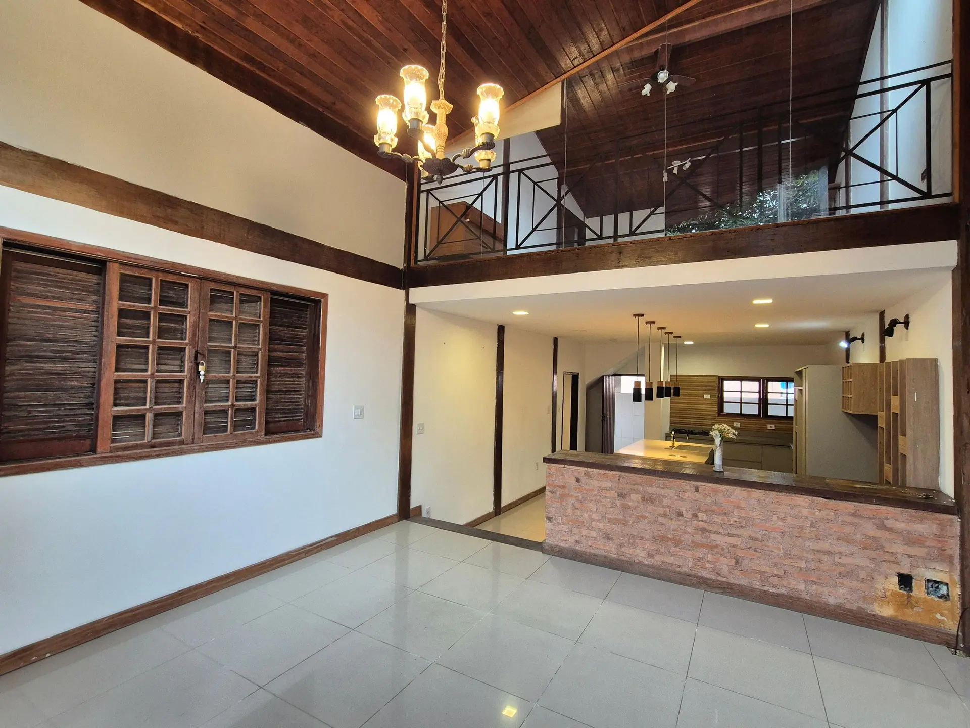 Balcony with a grill in a 3-bedroom house, 150 m² — photo 8