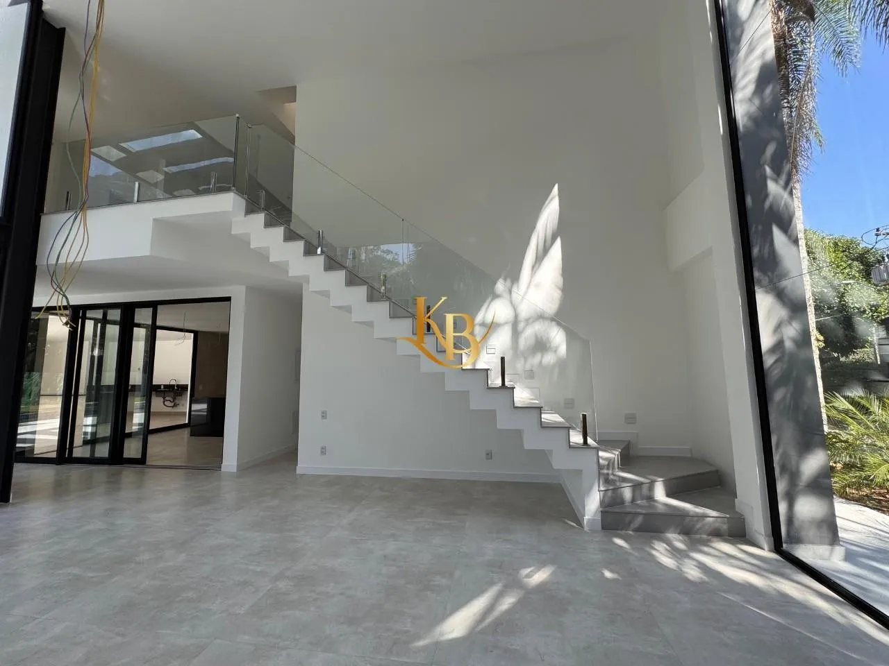 Casa com 5 quartos e área de piscina ao ar livre — photo 19