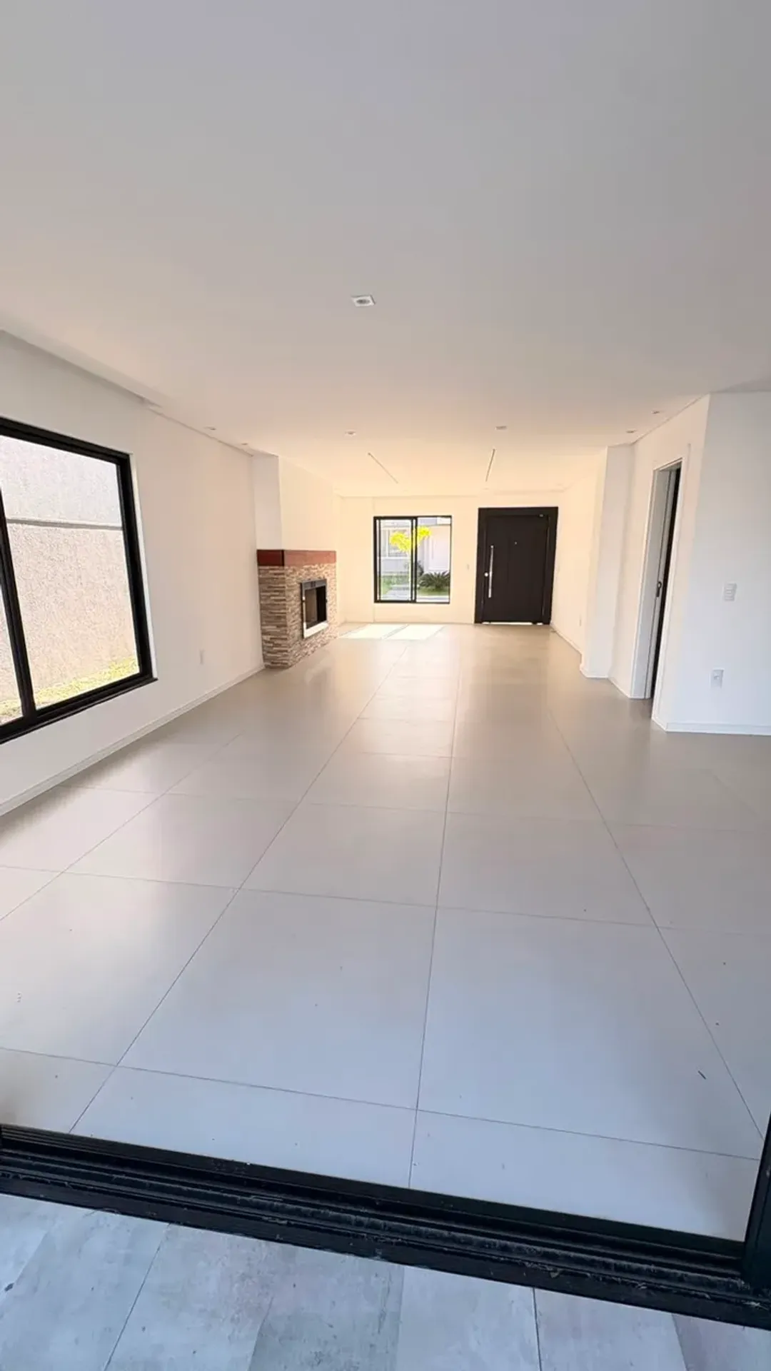 5-suite house with open-plan kitchen and 480 m²