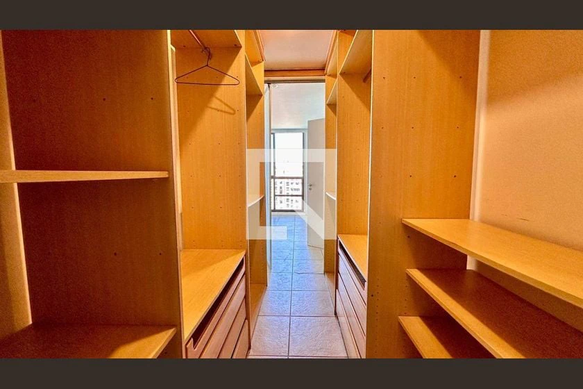 200 m² apartment with 3 en-suite bedrooms and balcony — photo 14