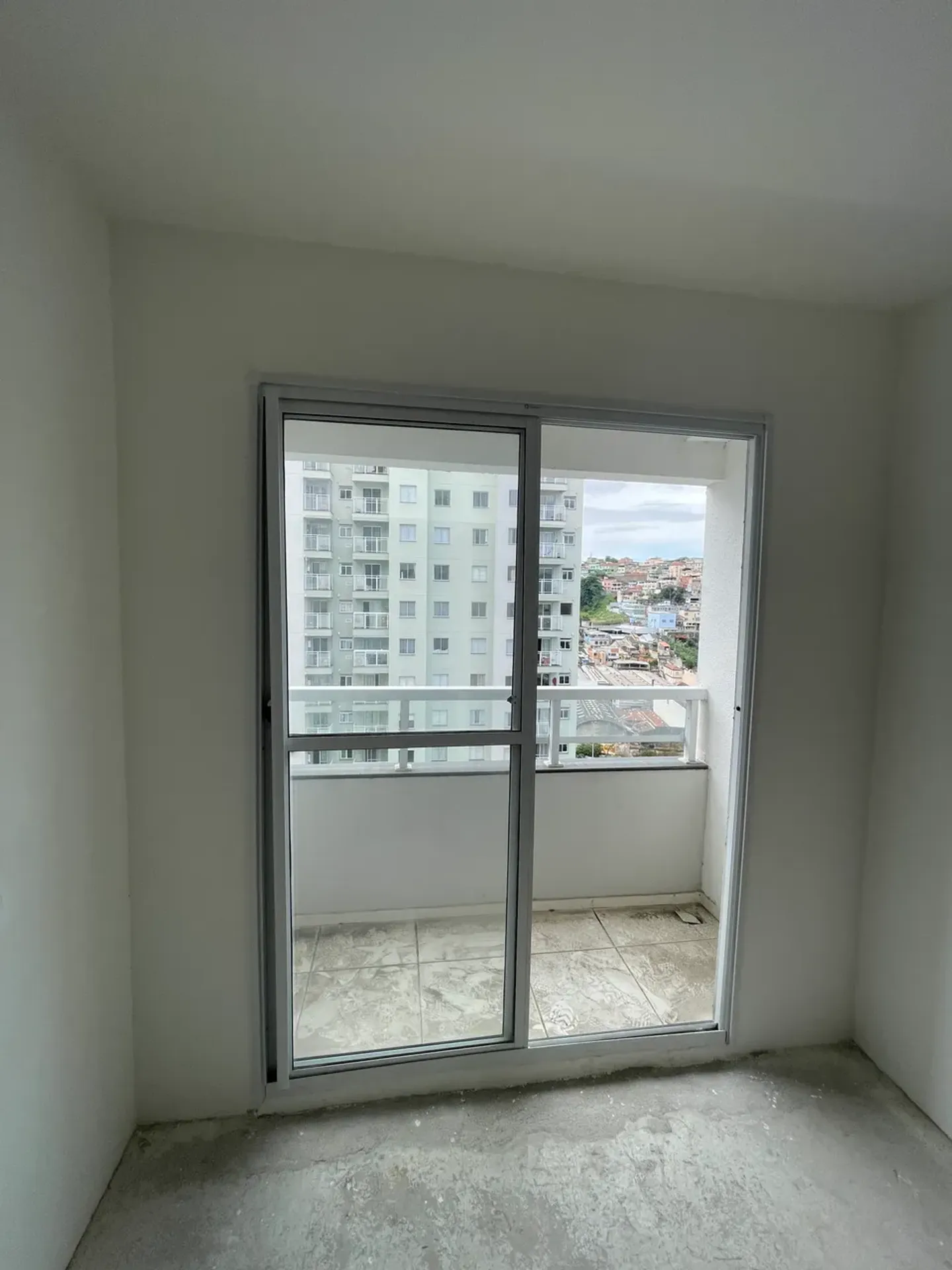 Apartamento de 2 quartos com piso de madeira ou laminado — photo 5