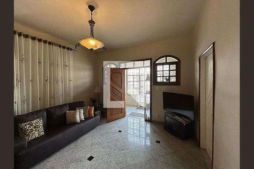 Rental house with 4 bedrooms and a gas stove kitchen