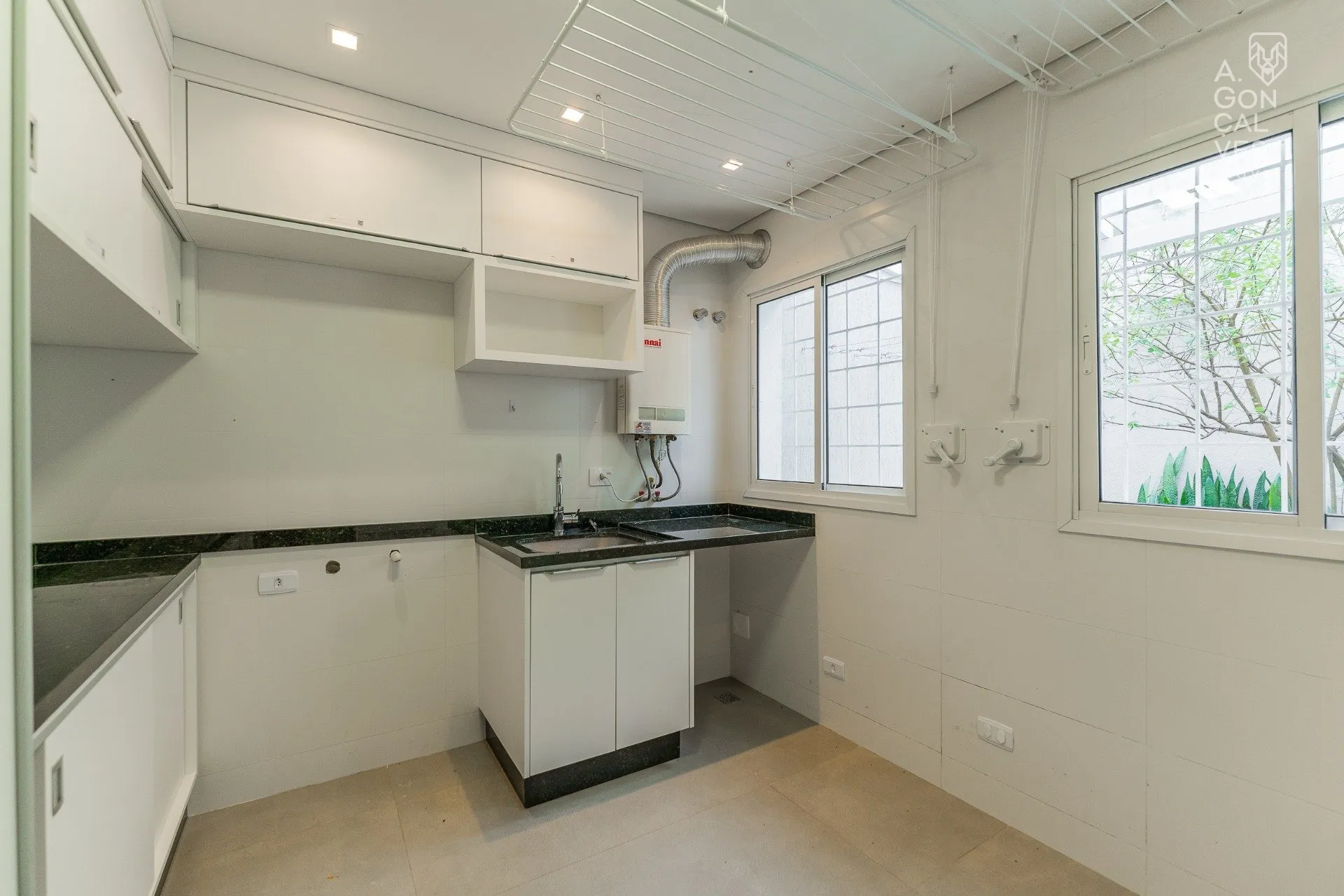 House with 4 bedrooms and 5 bathrooms, 5 parking spots — photo 21