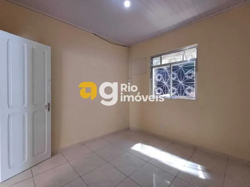 Casa de rua com 3 quartos, 2 banheiros e 100 m² — photo 3