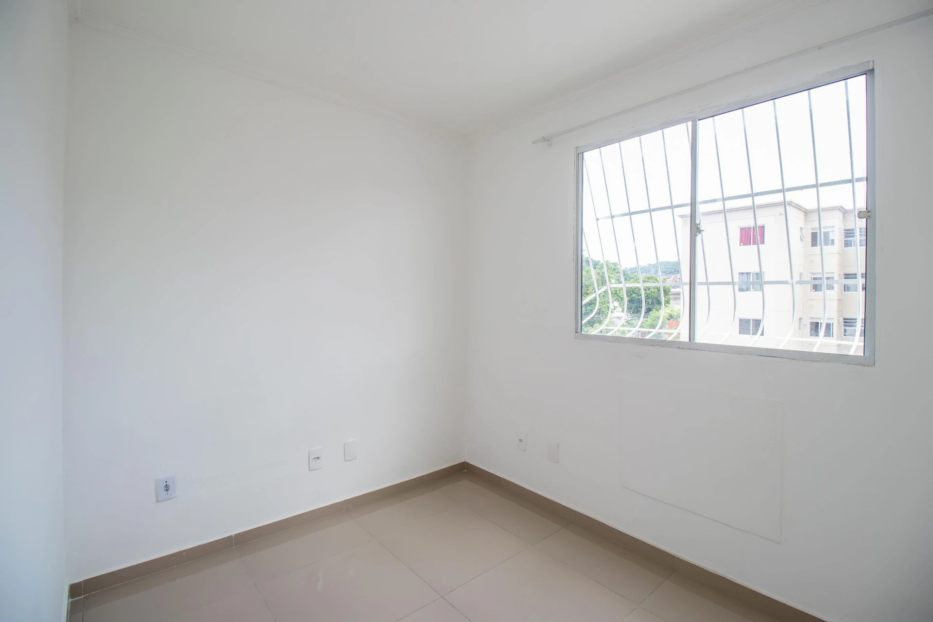 2-bedroom apartment in a building with a gym — photo 27