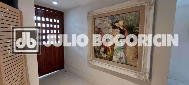 Furnished 324 m² house with 5 bedrooms and 6 bathrooms — photo 25