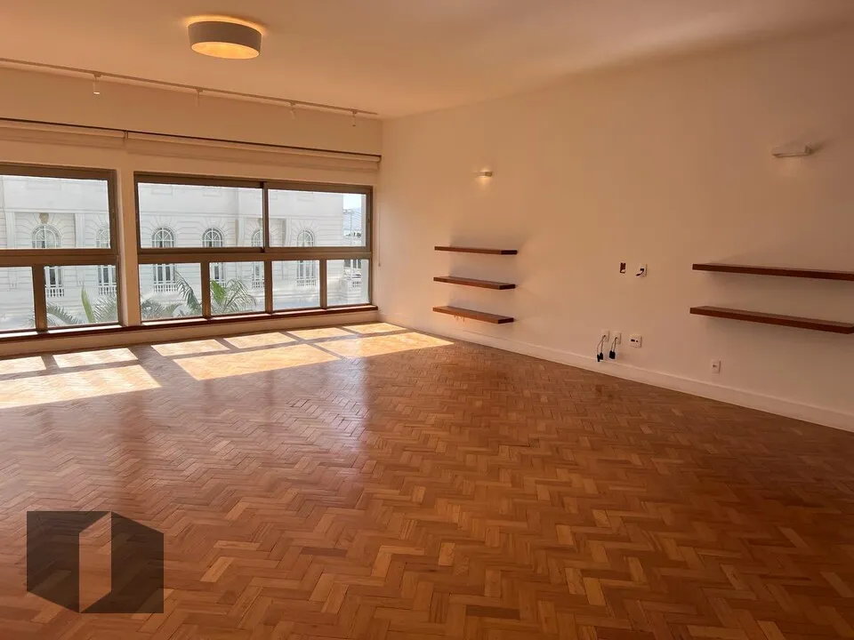 3-bedroom apartment with floor-to-ceiling windows — photo 7
