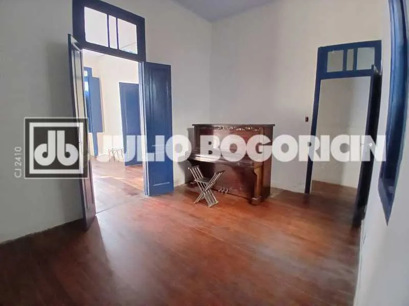 Unfurnished apartment with 6 bedrooms and 3 bathrooms — photo 9