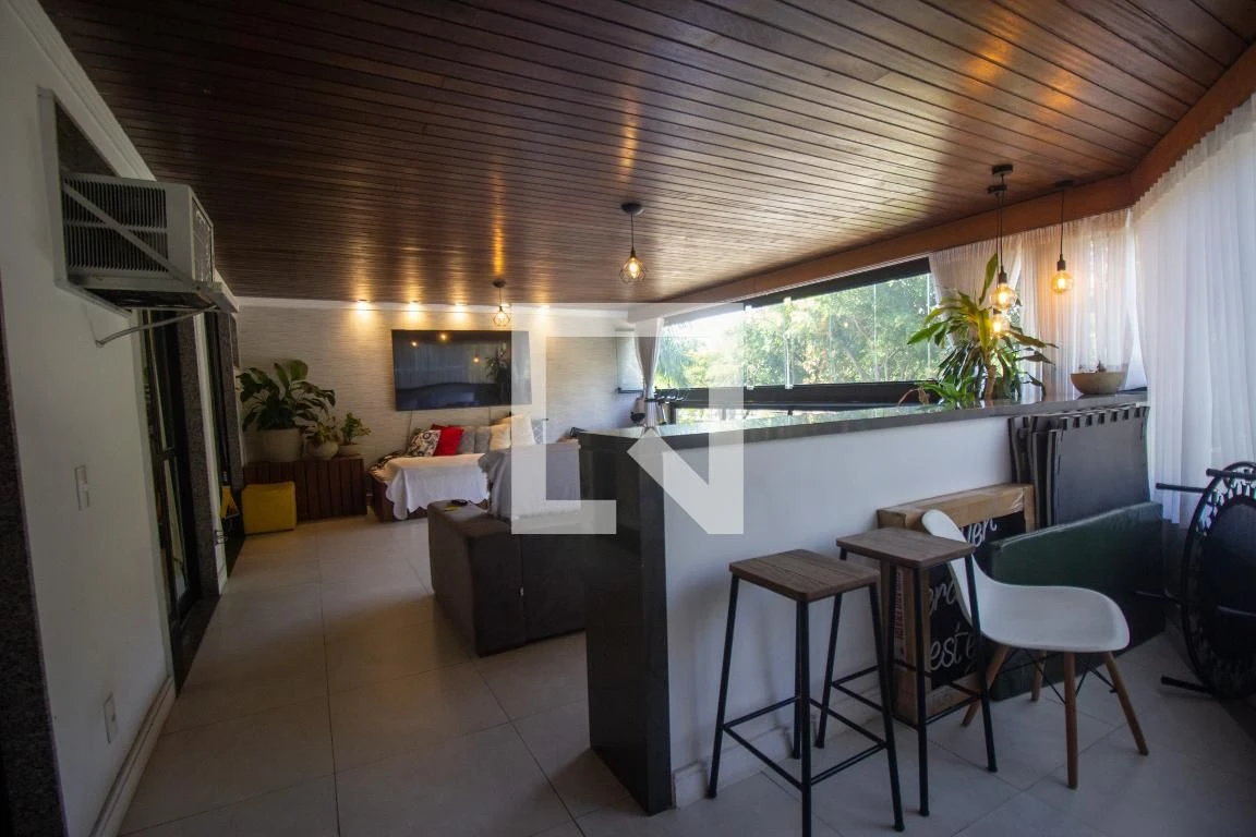 Floor-to-ceiling windows in a 3-bedroom apartment, 119 m² — photo 32