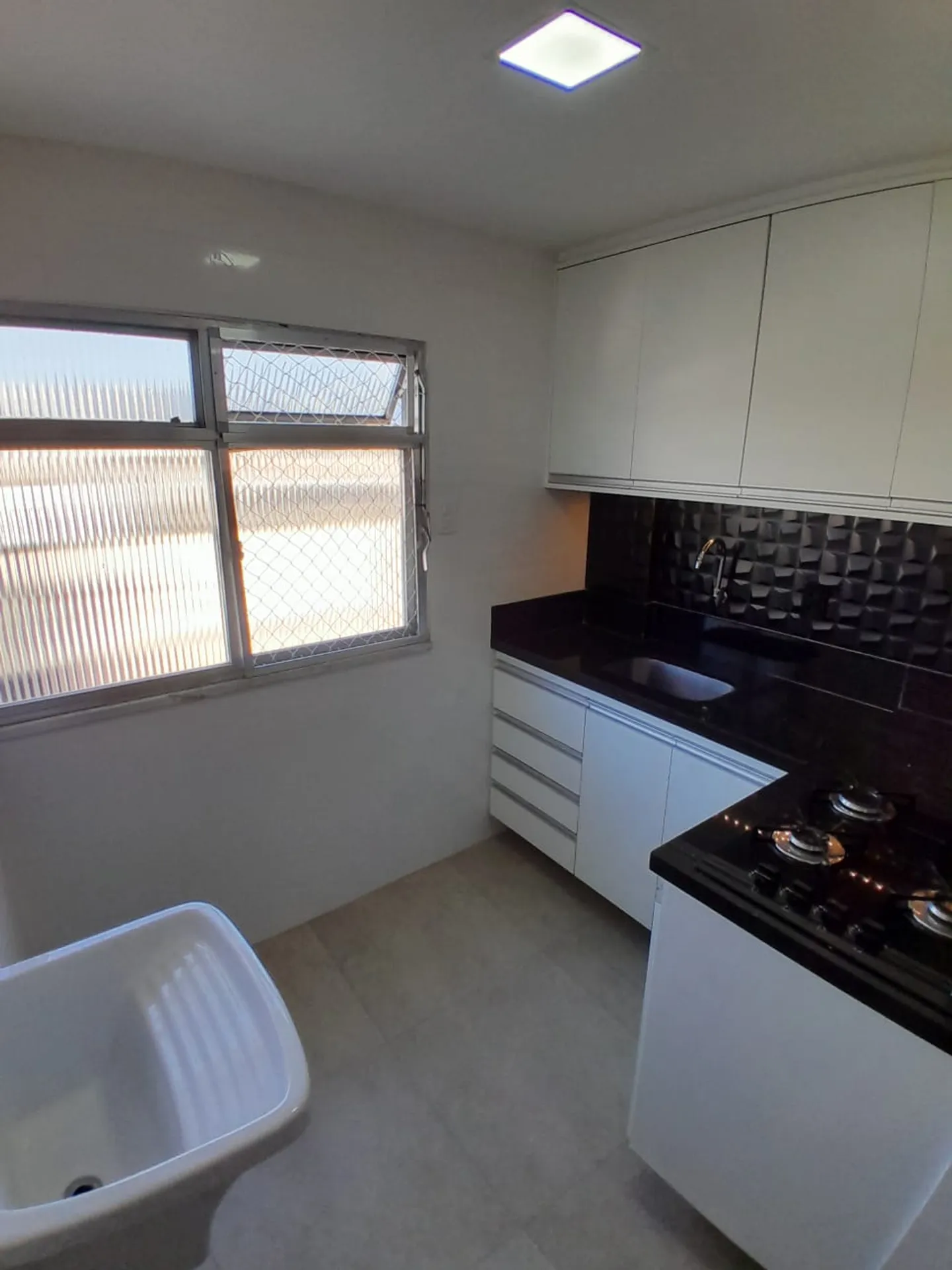 2-bedroom apartment with open-plan kitchen and balcony — photo 39