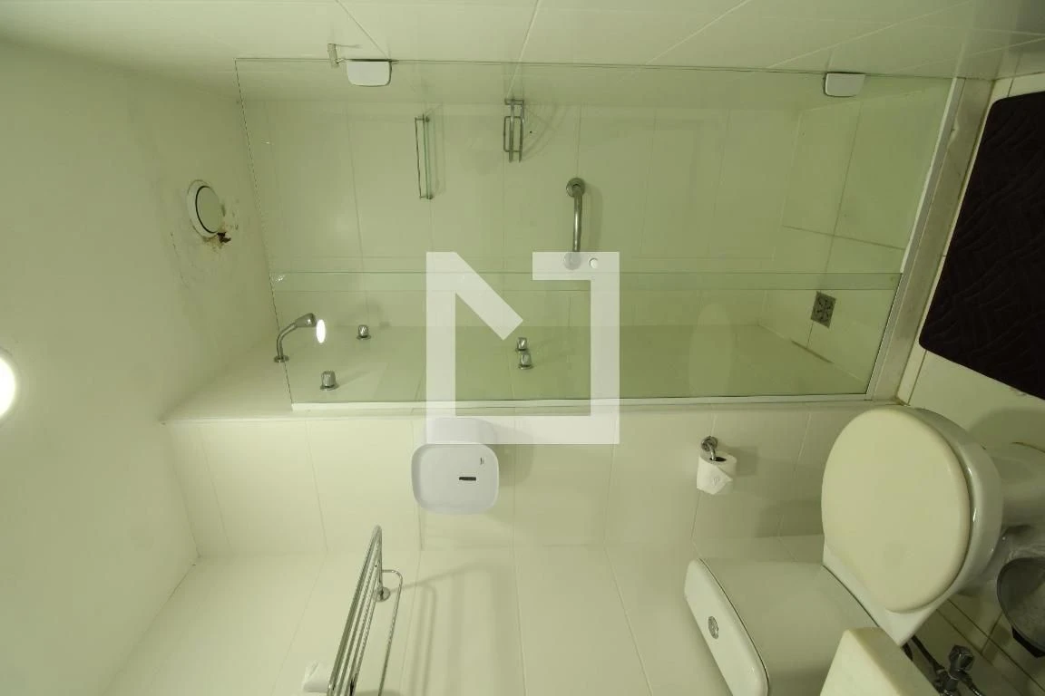 1-bedroom apartment with a glassed-in balcony — photo 10