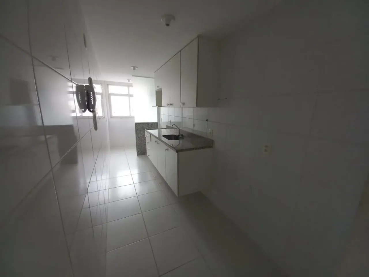 3-bedroom 3-bath apartment with 1 parking space — photo 11
