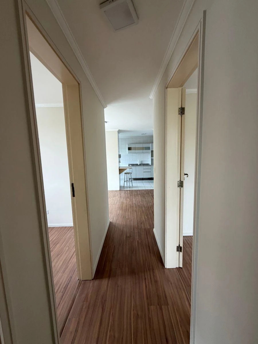 Departamento con piso de madera o laminado en Curitiba — photo 11