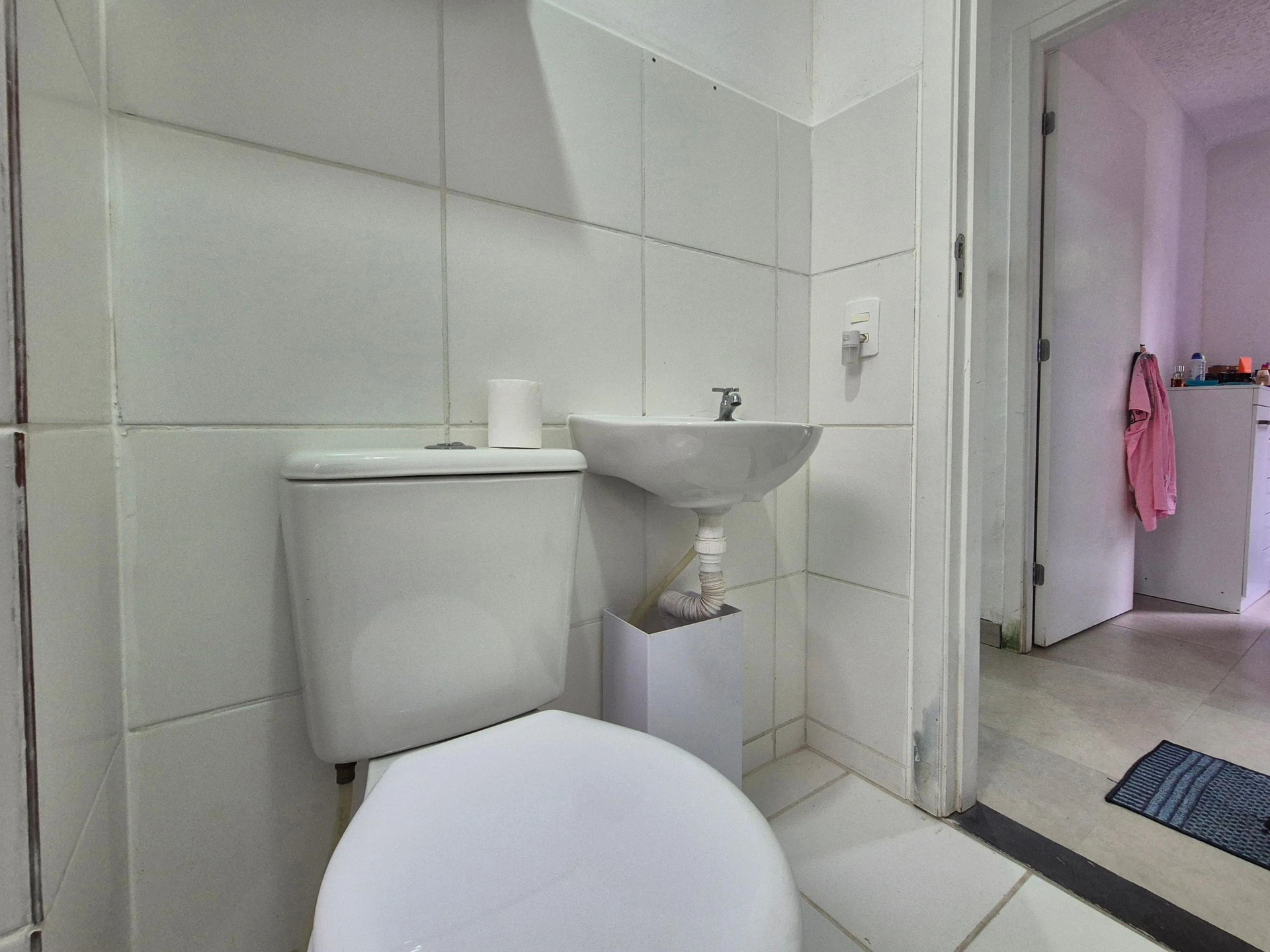 Furnished 2-bedroom apartment with open-plan kitchen — photo 28
