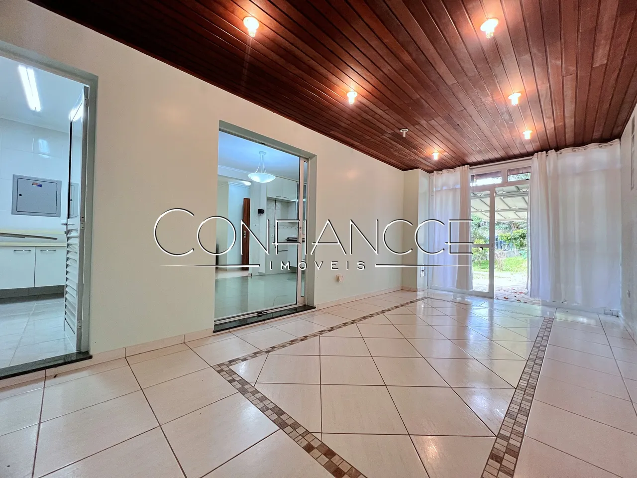 2-bedroom house with 2 bathrooms and 1 parking space — photo 8