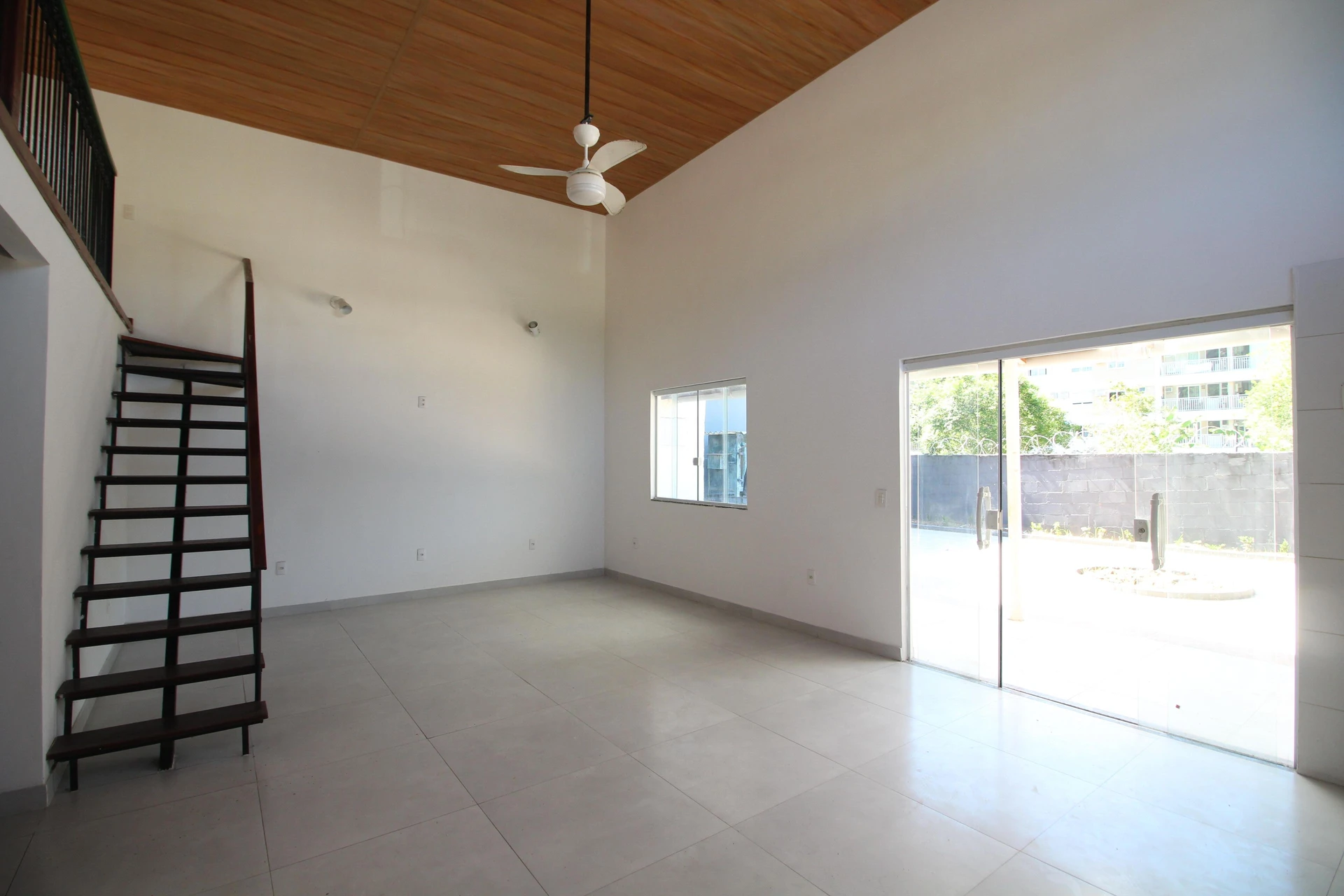 House with 4 bedrooms, 2 bathrooms and private garden — photo 36