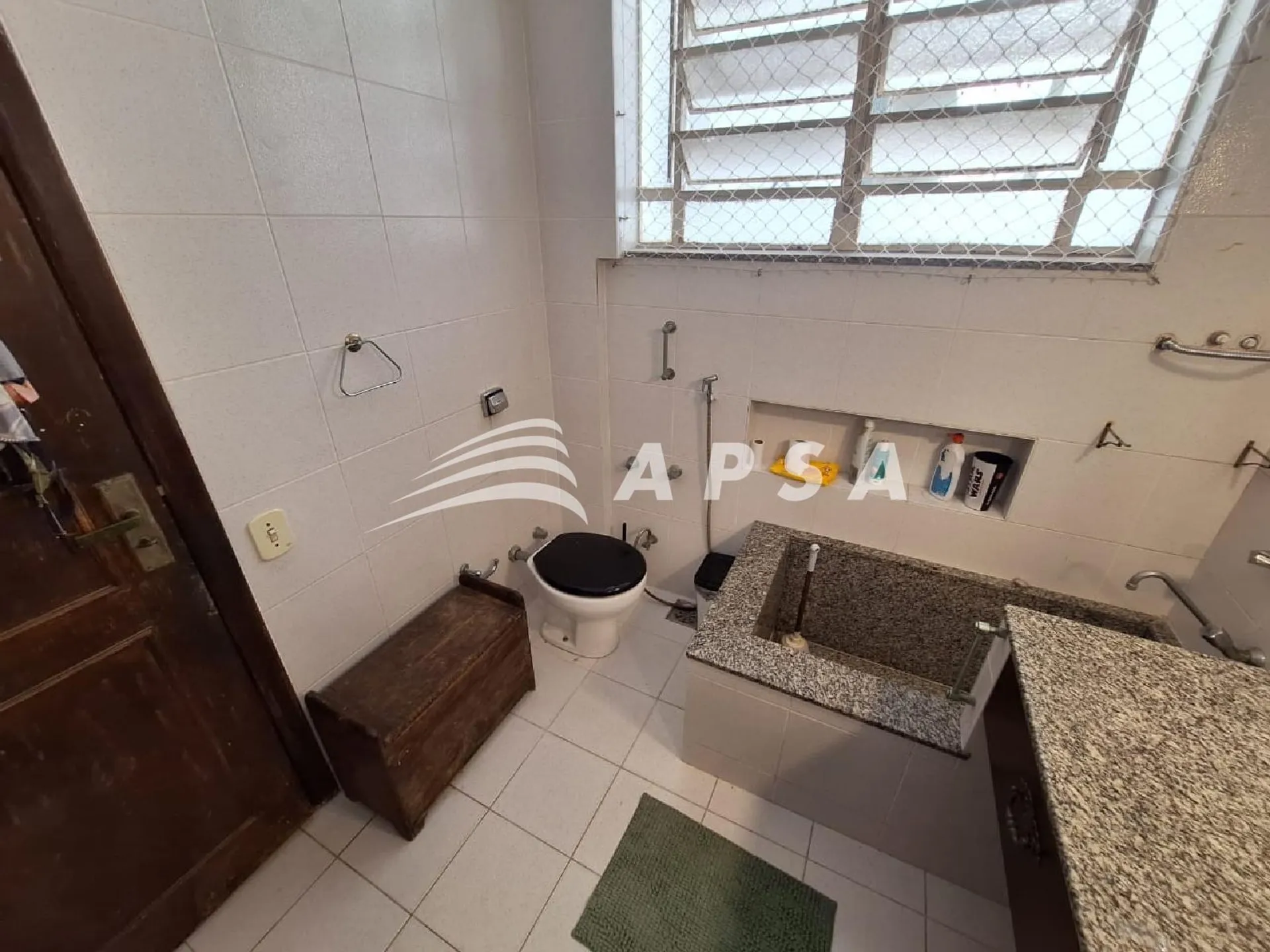 Furnished 210 m² apartment with 3 bedrooms and suite — photo 17