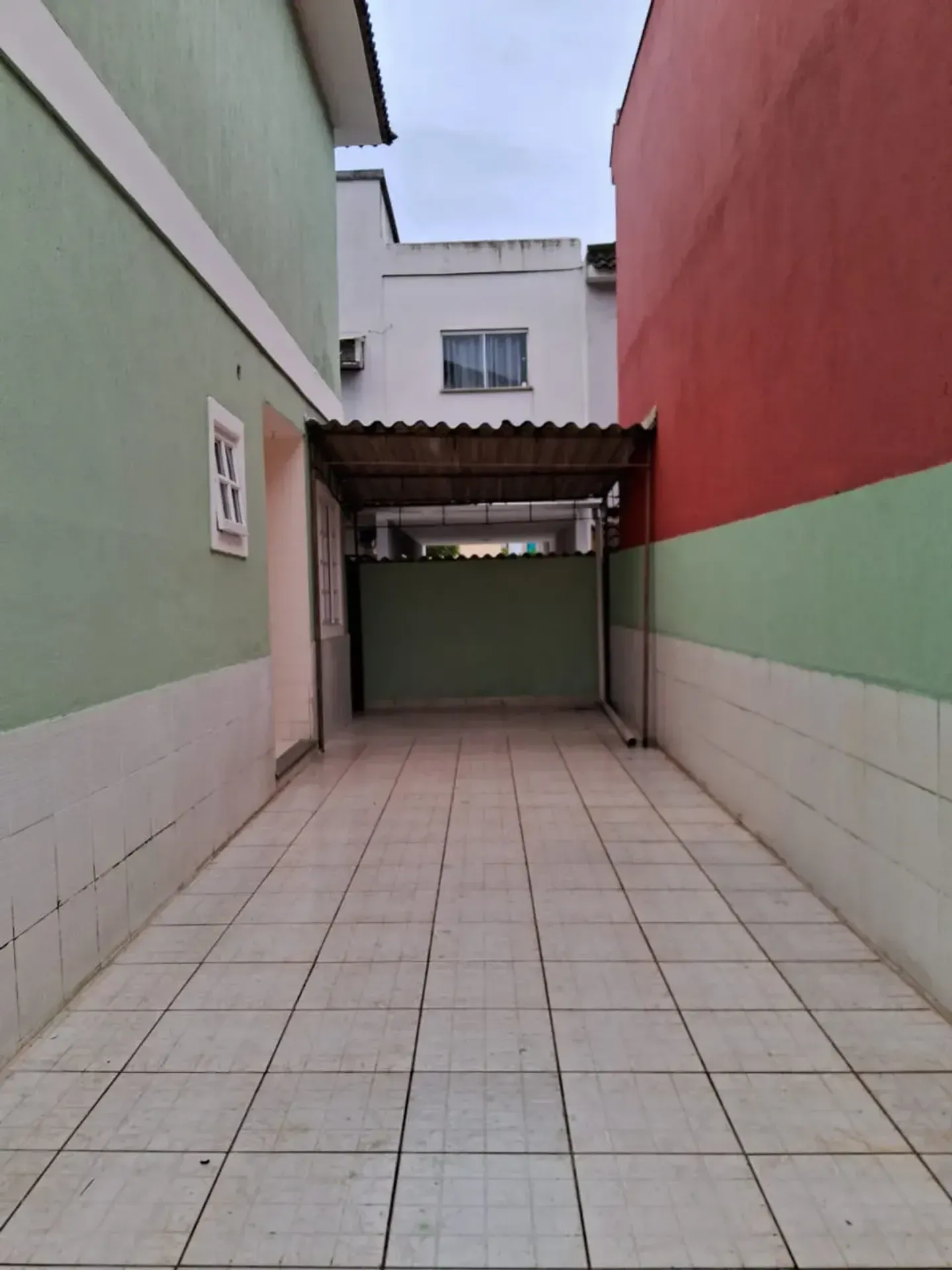 House, 250 m², with a walk-in closet — photo 2