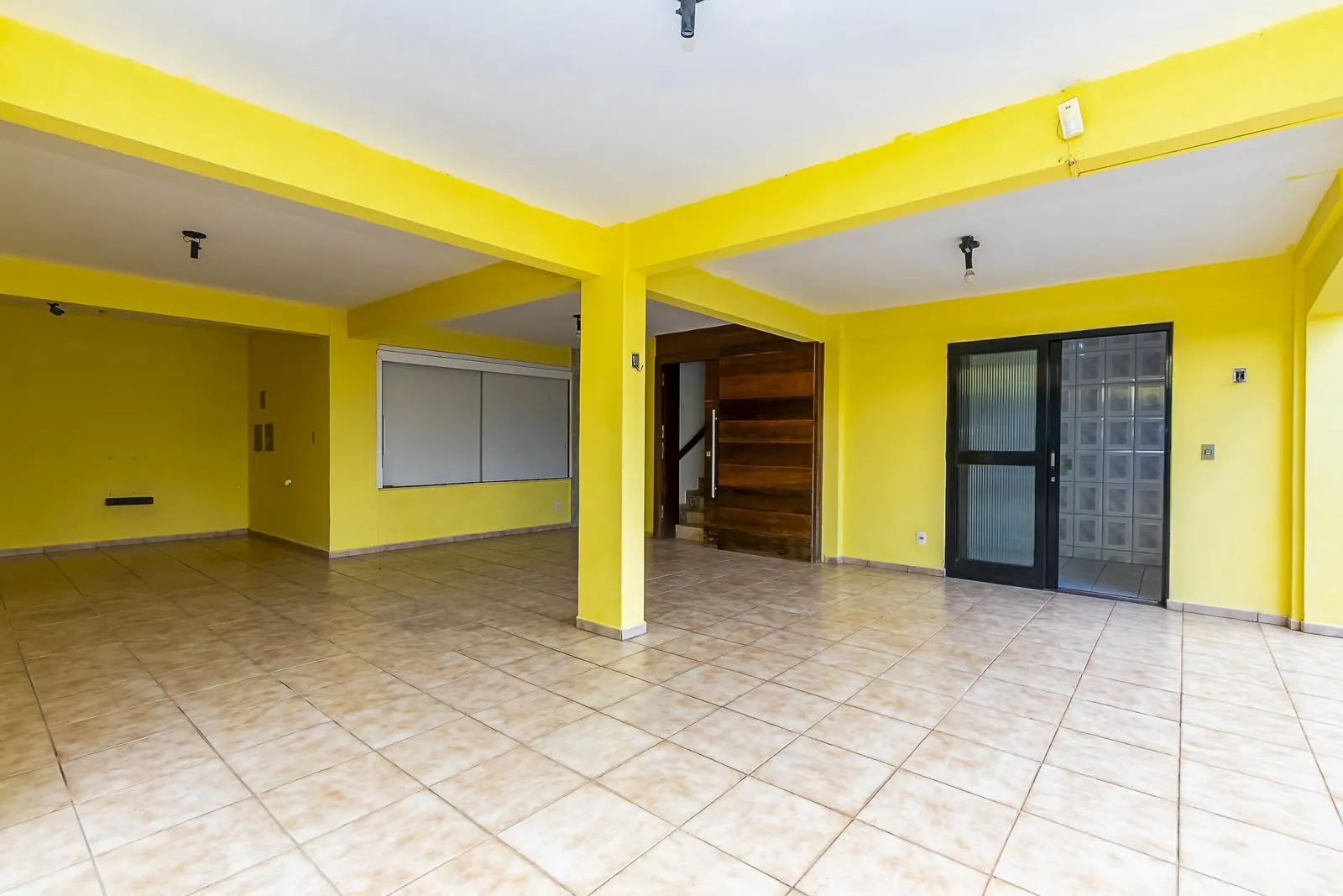 3-bedroom house with a separate kitchen and gas stove — photo 35