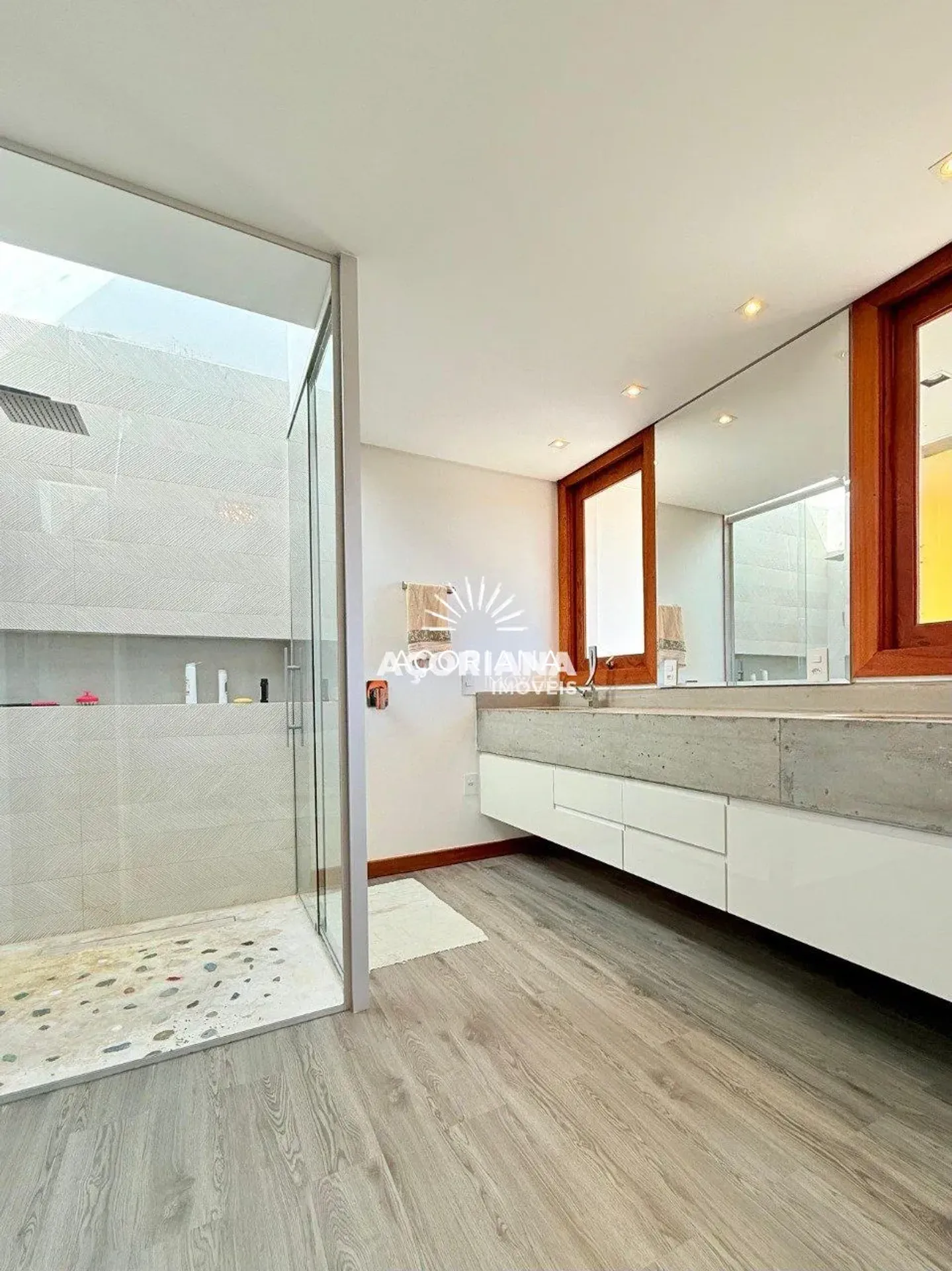 House with open-plan kitchen and 5 bedrooms over 558 m² — photo 78