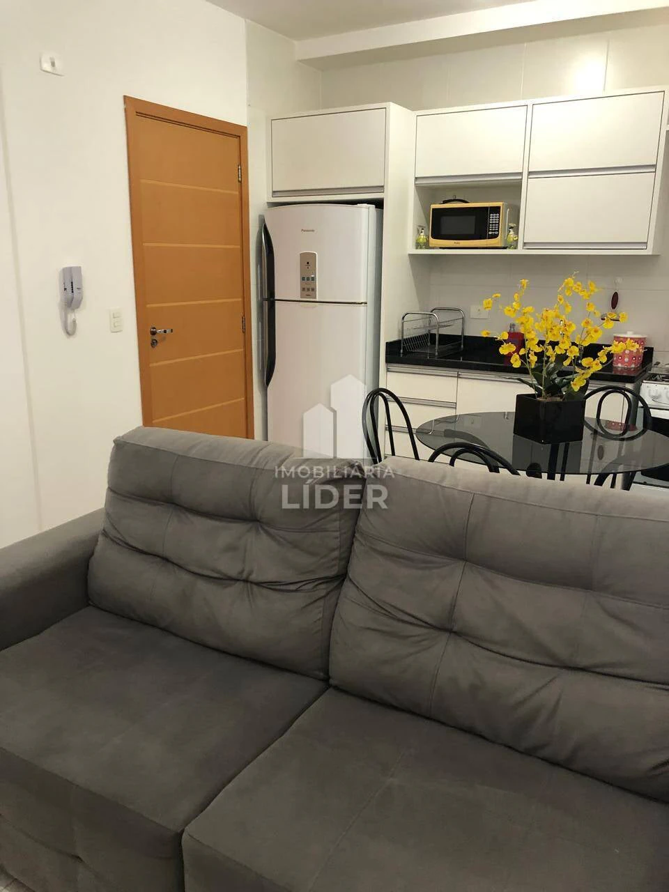 One-bedroom apartment with a washing machine — photo 7