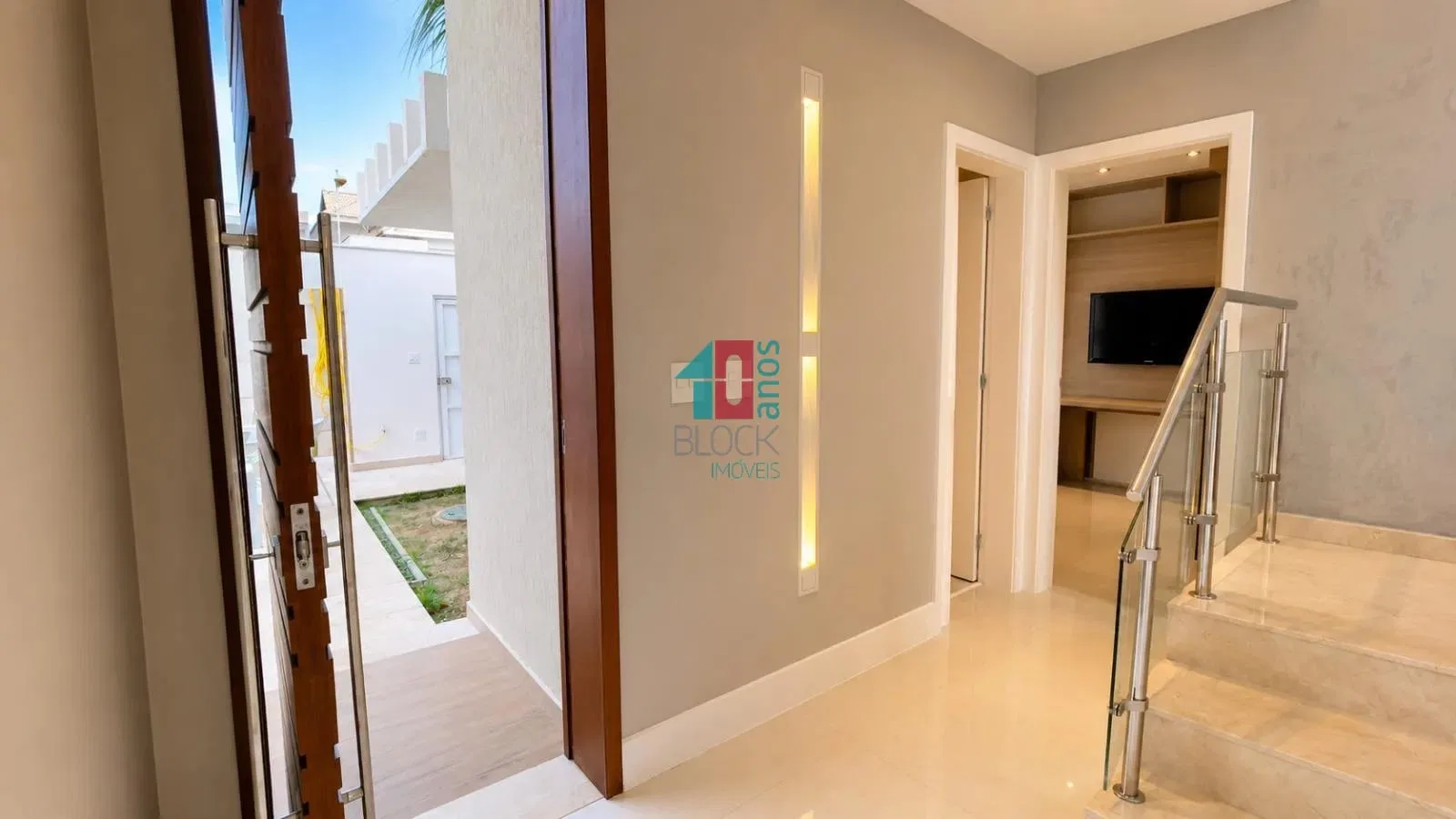 Casa triplex com 4 quartos e 3 suítes e cozinha fechada — photo 28