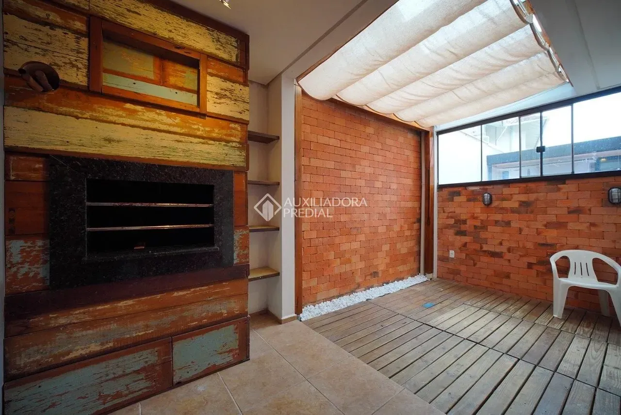 Walk-in closet in a 3-bedroom house, 140 m² — photo 33