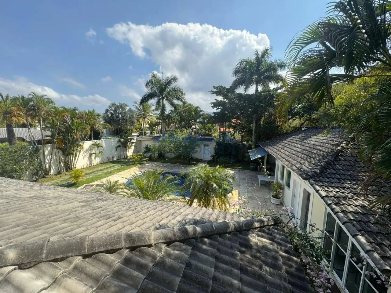 House with 5 parking spots and 5 bedrooms — photo 3