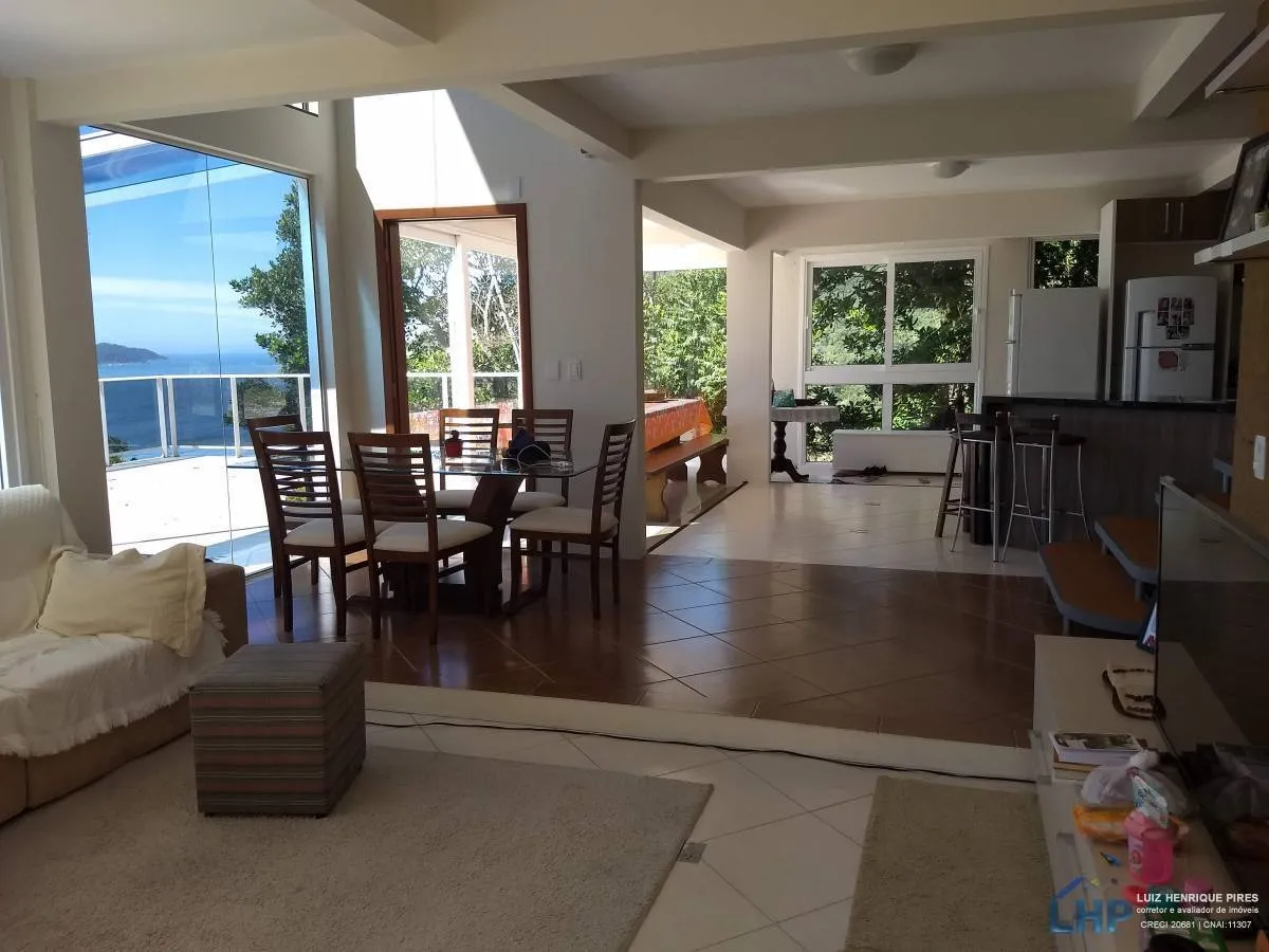 5-bedroom house with a water view in Florianópolis — photo 10