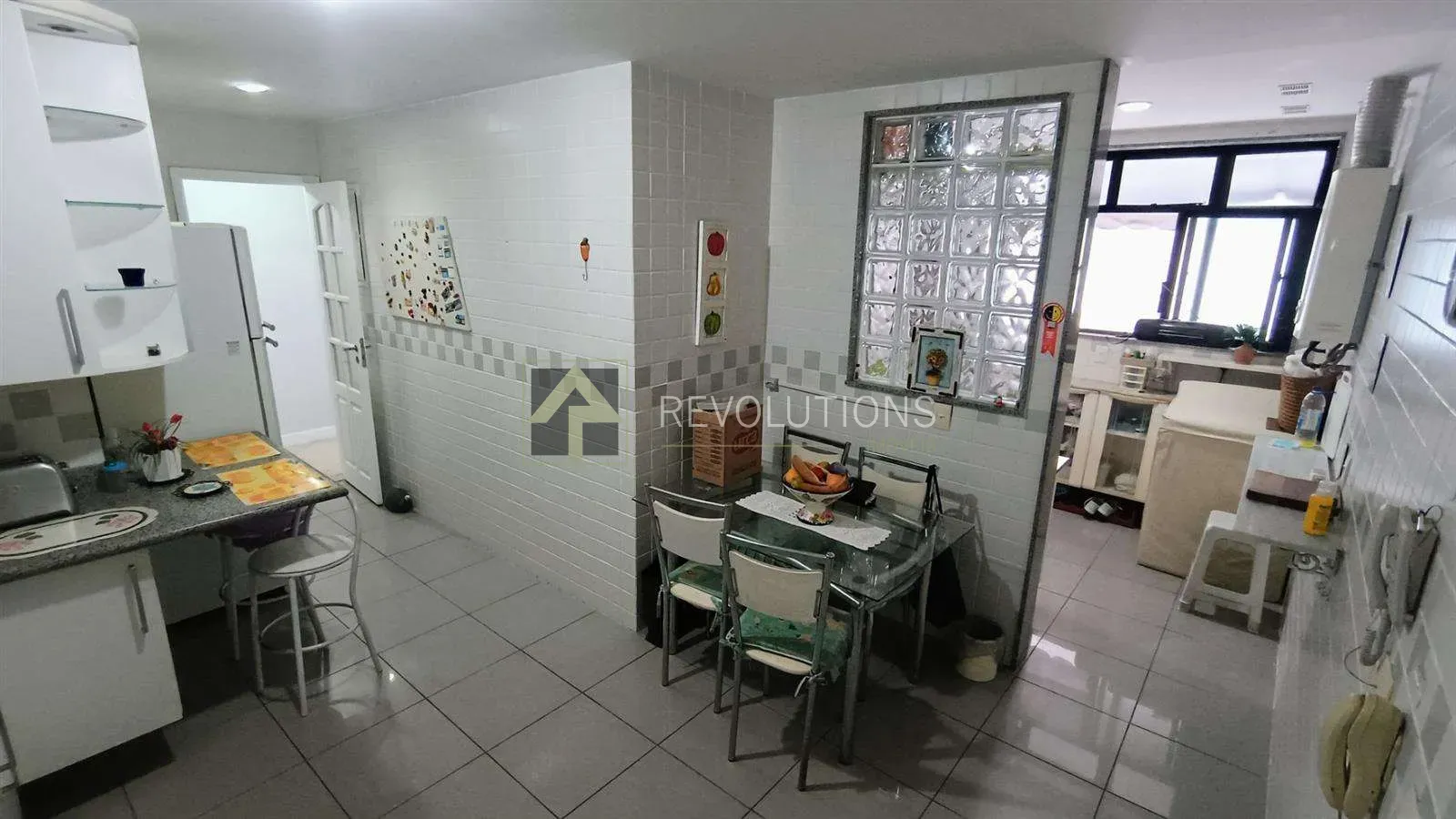 3-bedroom apartment with 1 suite and 4 bathrooms — photo 14