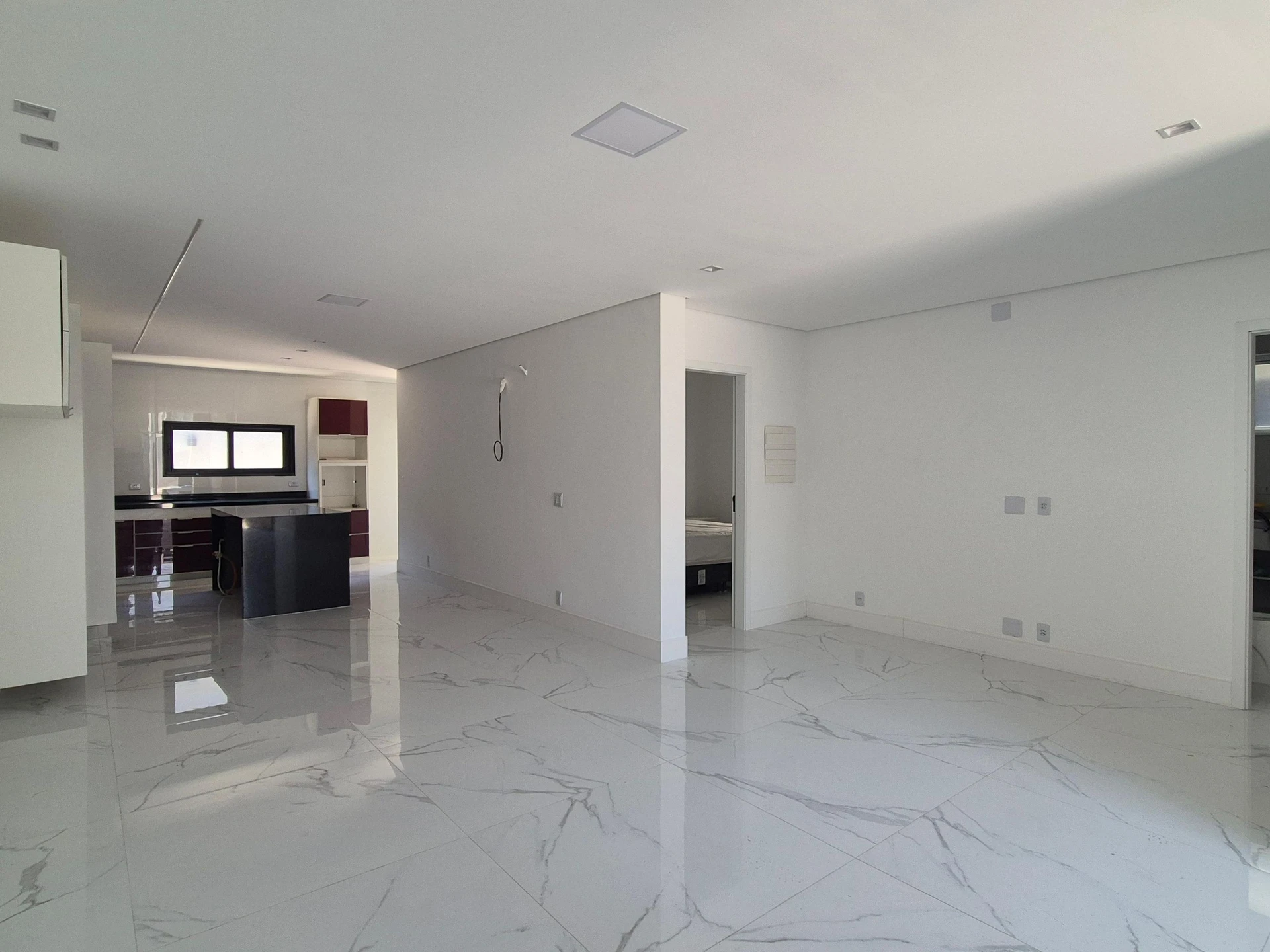 Ventanales de piso a techo y 5 dormitorios: casa de 403 m² — photo 6