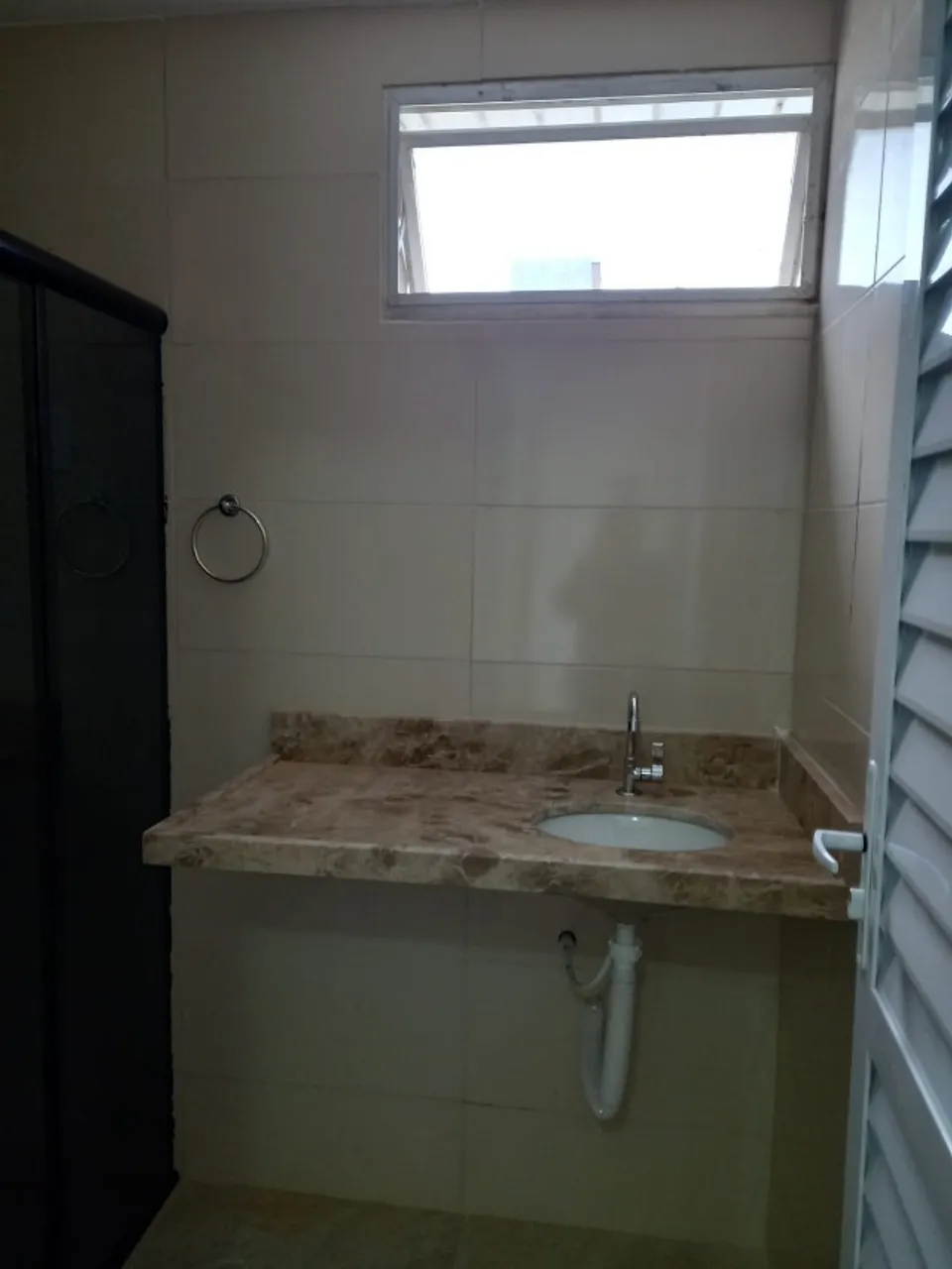 3-bedroom apartment in a building with a pool — photo 5