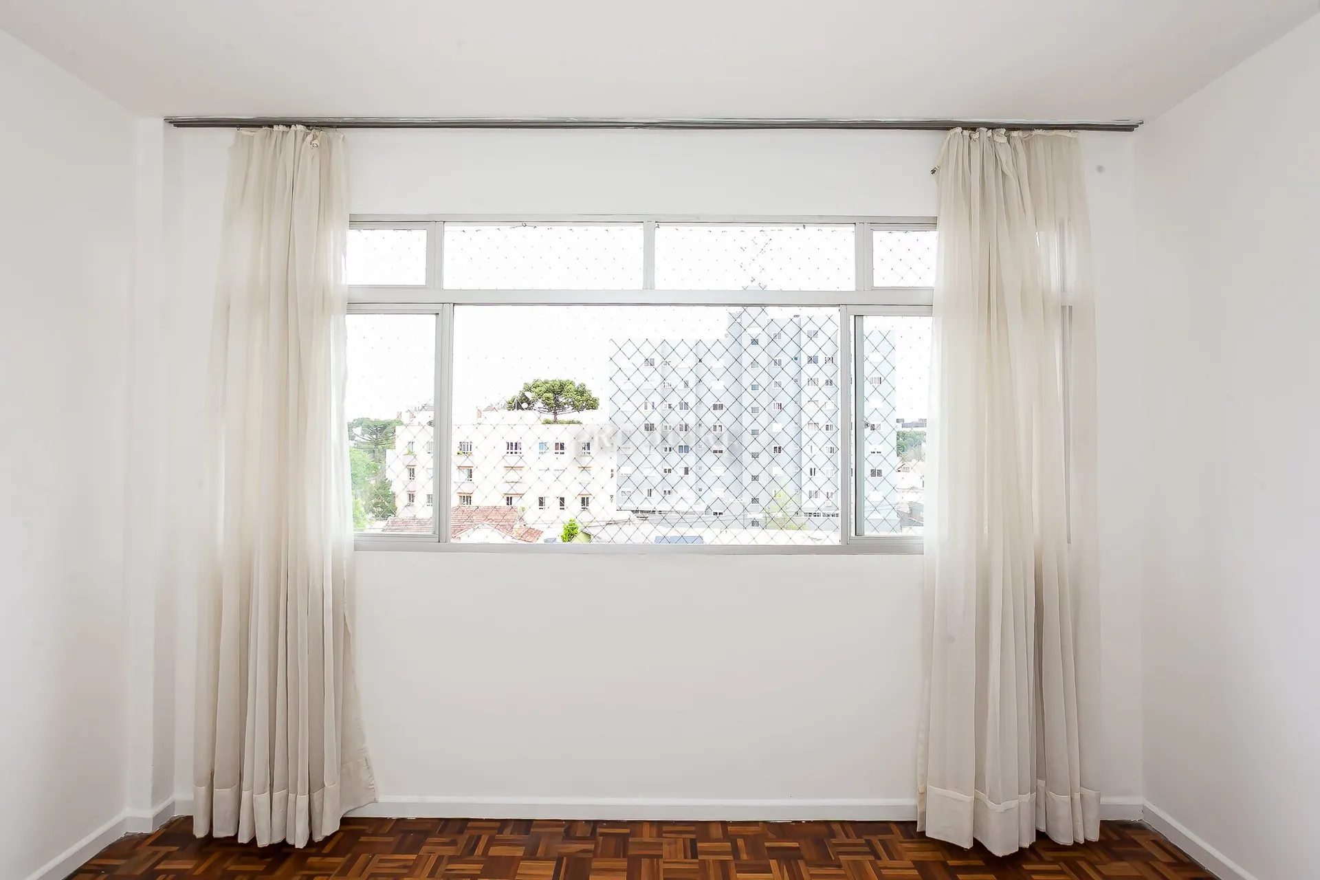 3-bedroom apartment with a washing machine in Curitiba — photo 3
