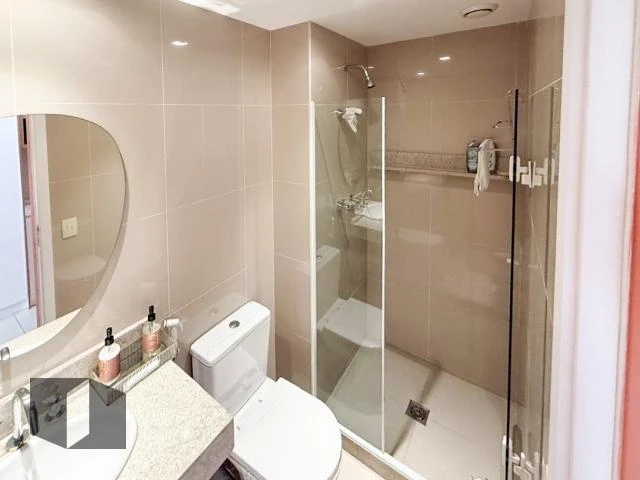 226 m² apartment with 4 en-suite bedrooms and glass balcony — photo 9