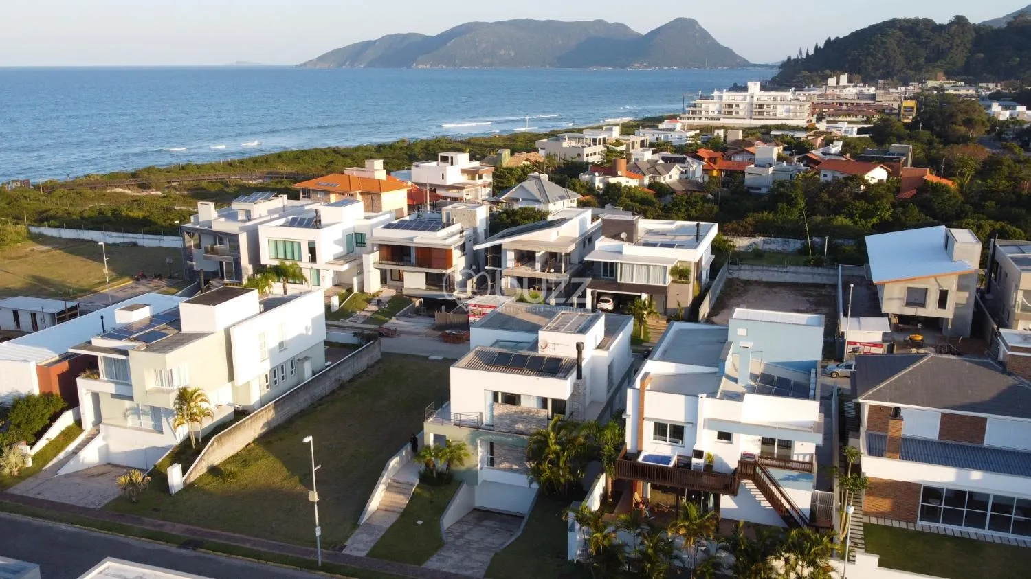 Water view in a 5-bedroom house, 343 m² — photo 41