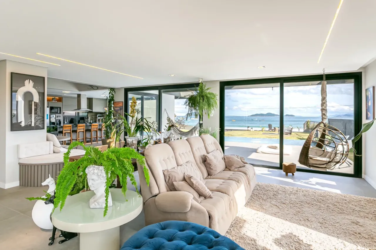 Furnished house with 5 bedrooms and 4 bathrooms