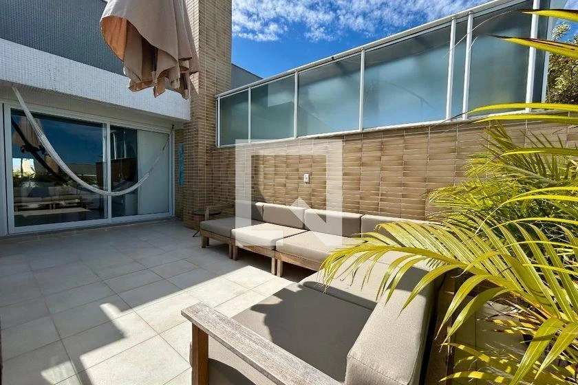 Furnished apartment, 196 m², with a glass-enclosed balcony — photo 3