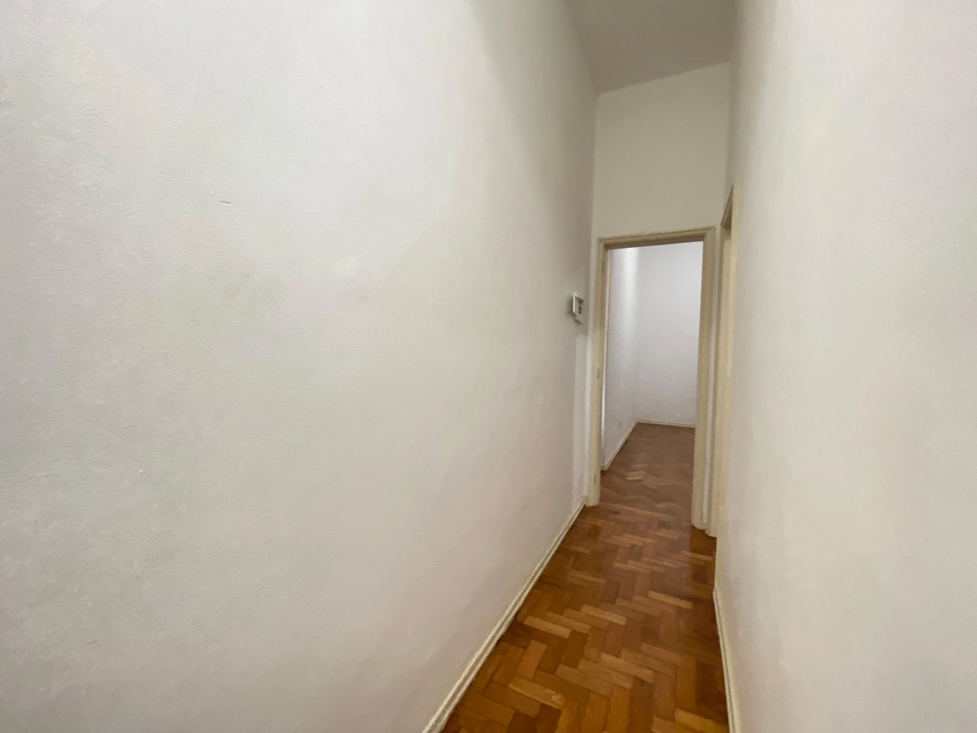 Bathtub in a one-bedroom apartment, 50 m² — photo 36