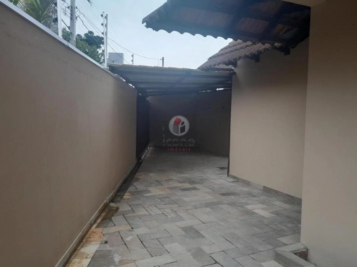 3-bedroom house with a bathtub in Curitiba — photo 31