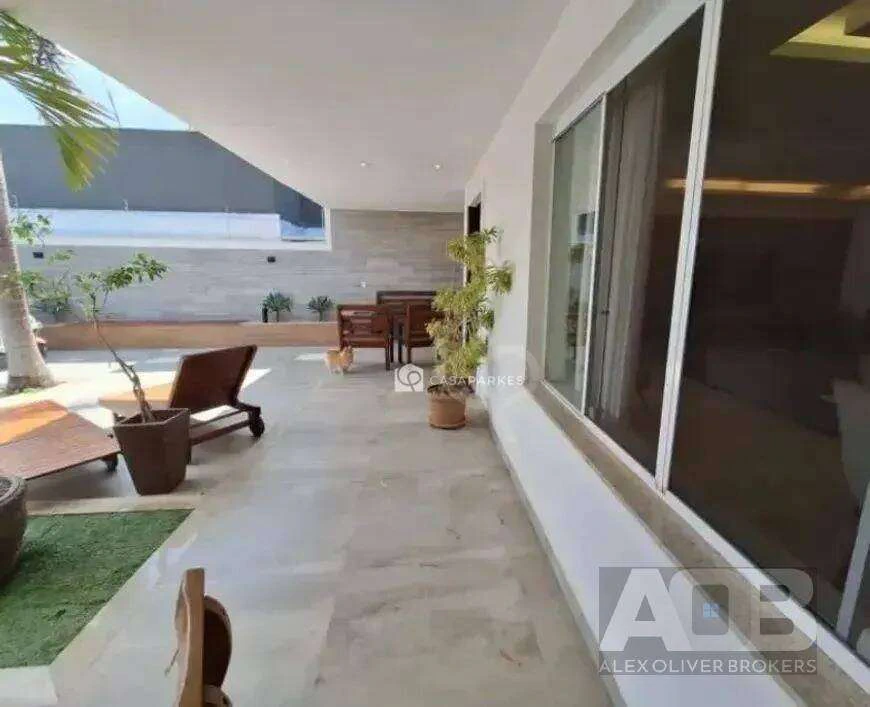 280 m² house with 5 bedrooms and an open-plan kitchen — photo 12
