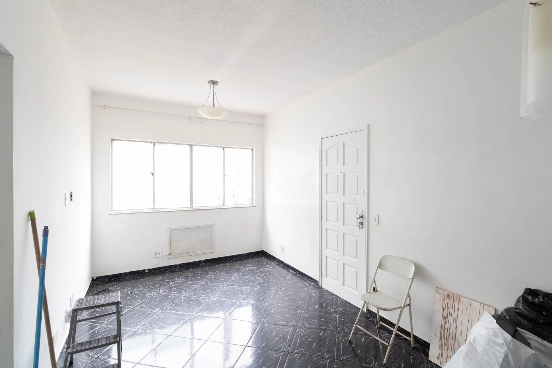 2-bedroom apartment in a building with a gym — photo 3