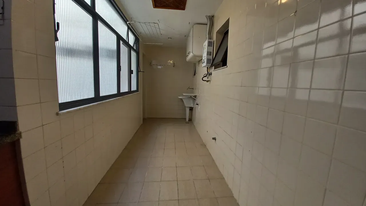 2-bedroom apartment with a bathtub — photo 16